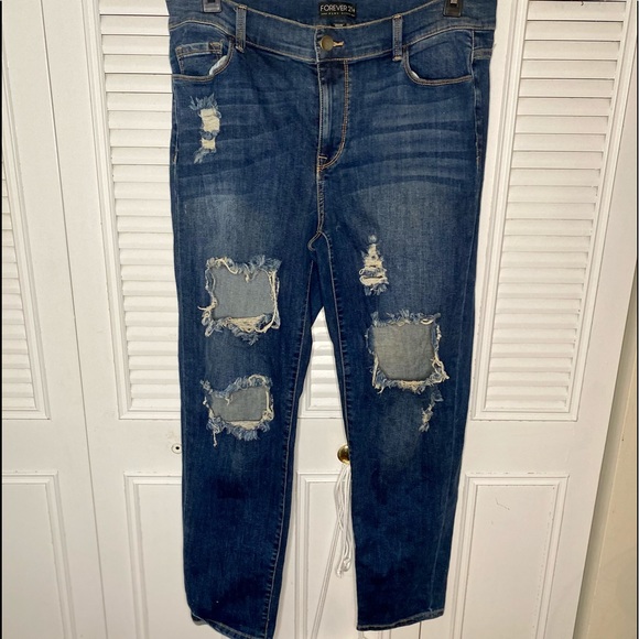 Plus size ripped denim jeans - Picture 4 of 9